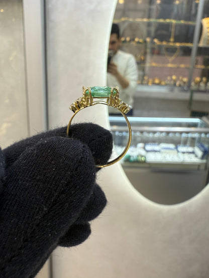 18k Gold Green Tourmaline Accent Ring – Unique One of a Kind